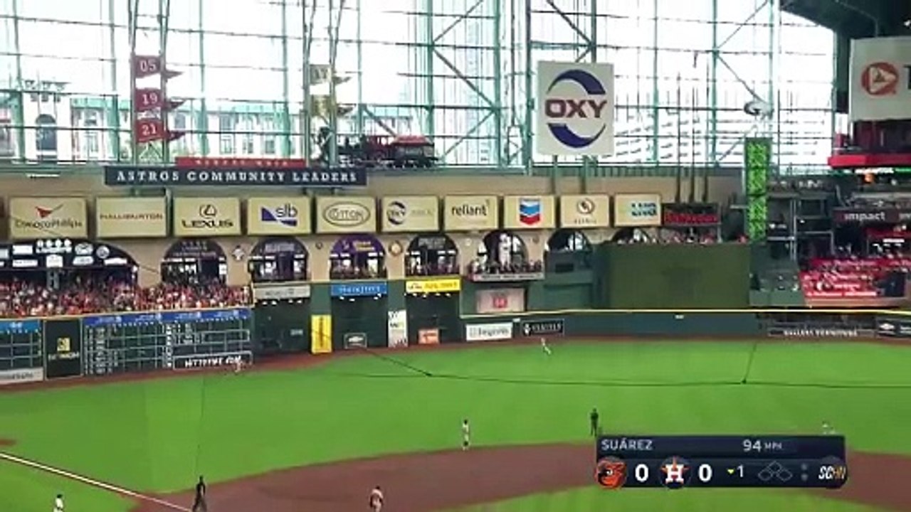 MLB: MLB: José Altuve castiga a Albert Suárez con inmenso jonrón