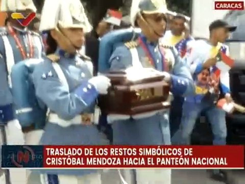 Inicia traslado de los restos simbólicos de Cristóbal Mendoza hacia el Panteón Nacional