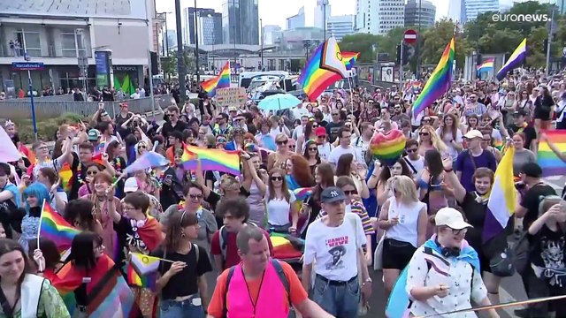 بولندا: عشرات الآلاف يشاركون في موكب فخر المثليين بالعاصمة وارسو