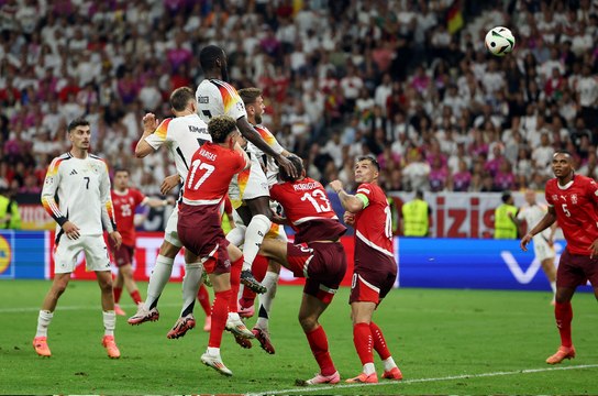 فولكروغ ينقذ الـ مانشافت ومنتخب سويسرا إلى ثمن النهائي