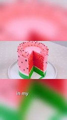 Regardez-moi transformer ce gâteau à la pastèque en un chef-d'œuvre magnifique !
