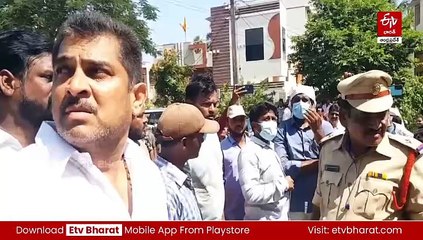 అక్రమ నిర్మాణాలను అడ్డుకోని అధికారులు