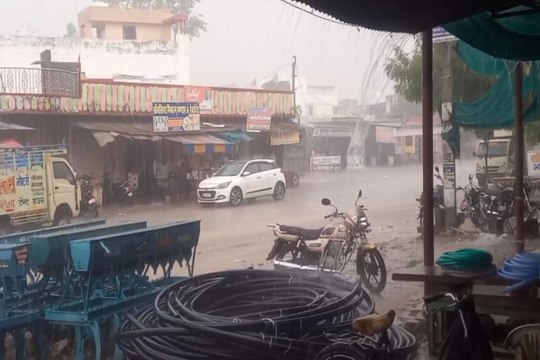 Monsoon Rain : चित्तौड़ के डूंगला में झमाझम बारिश, जयपुर में बादल छाए