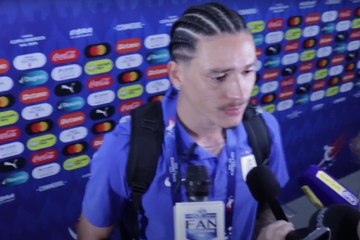 Darwin Nuñez broma sobre su nuevo look y 'acusa' a Ronald Araujo de dejarlo tirado