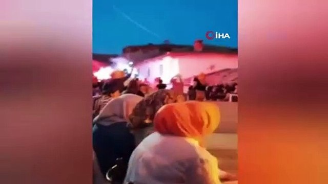 Festivalde kabus: Havai fişek kadınların üzerinde patladı, yaralılar var