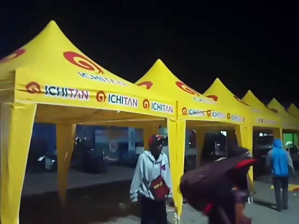 Sampah Berserakan Setelah Penutupan Festival Danau Sentani