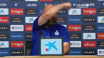 El plausible gesto del entrenador del Espanyol nada más sentarse en la sala de prensa: "No me jodáis"
