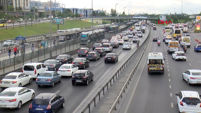 İstanbul'da bayram tatili sonrası ilk iş gününde trafik yoğunluğu