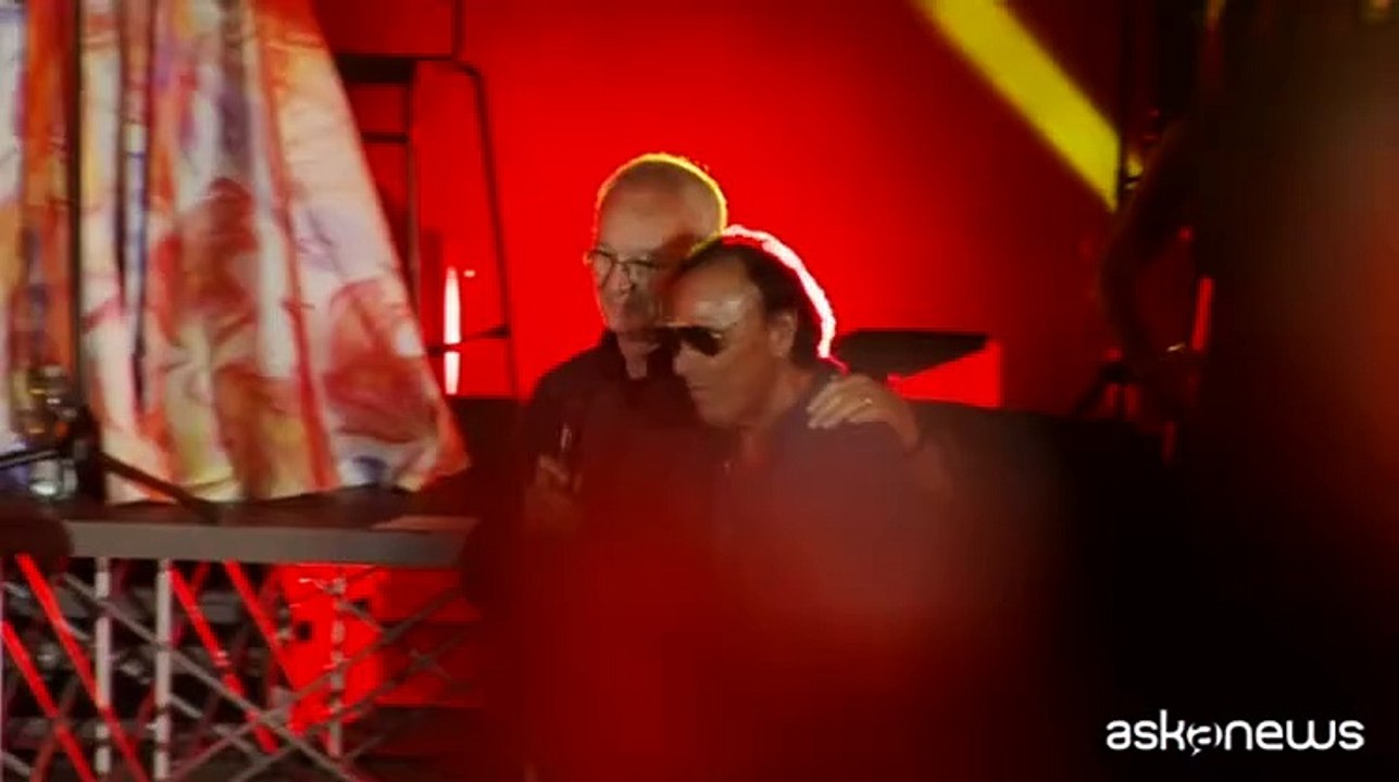 Antonello Venditti canta "Grazie Roma" con un ospite inatteso