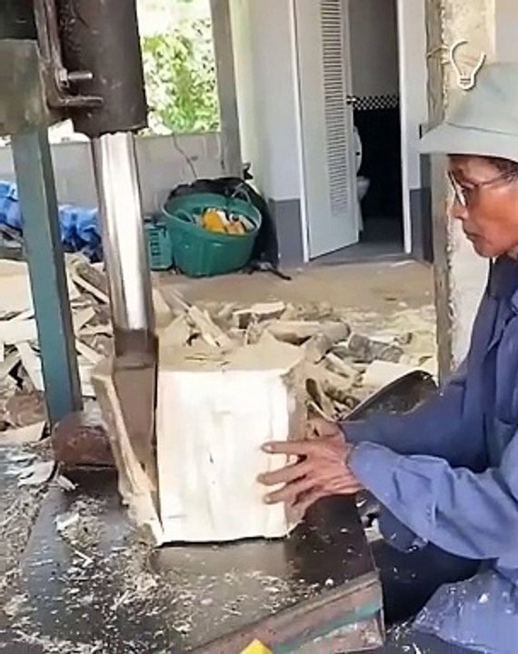 Chopping wood has never been easier! #foryou #MarkZuckerberg #Chatgpt #reels #viral #funny #everyone  #Amazing #Awesome #incredible #Wow #Fantastic #mustsee #epic