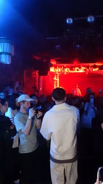 Victorien chante « Les Fleurs » à son premier concert (La Boule Noire, Paris)