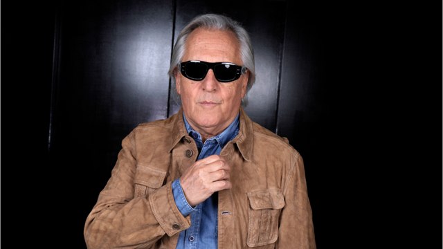 Gilbert Montagné : le chanteur chute brutalement sur scène à Saint-Pathus (VIDÉO)