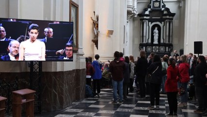 Proches et admirateurs de la soprano Jodie Devos lui rendent un dernier hommage à Namur