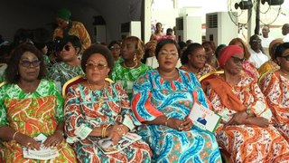 La 1ère dame Dominique Ouattara préside la cérémonie d’hommage des femmes de Côte d’Ivoire au Chef de l’Etat