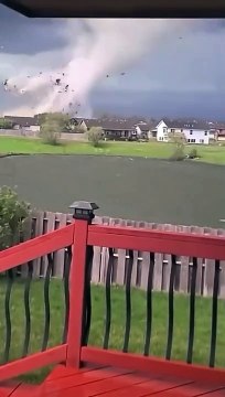 Teksas, kasırga ve sellerle yerle bir oldu