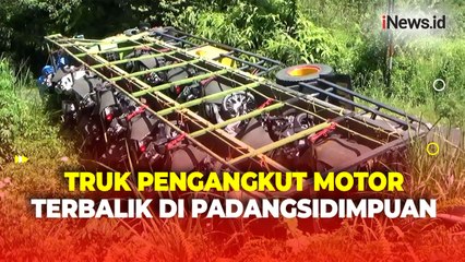 Sopir Kaget Hindari Mobil, Truk Pengangkut Motor Terbalik di Padangsidimpuan
