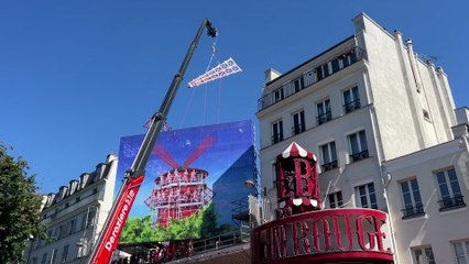 « Ça faisait tout nu » : le Moulin rouge retrouve enfin des ailes