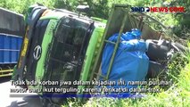 Truk Pengangkut Motor Terbalik Usai Hindari Minibus di Padangsidimpuan