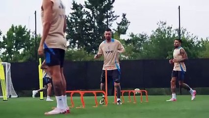 La selección argentina de fútbol entrenó en Nueva Jersey hacia el partido contra Chile en la Copa América