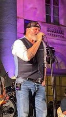 Philippe Etchebest surprend tout le monde en  montant sur scène pour la fête de la musique