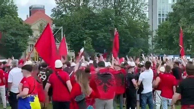 Atmosfera e tifozeve shqiptare ne Gjermani