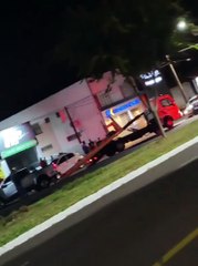 Tải video: Motorista é preso por embriaguez após bater em três veículos estacionados em Umuarama