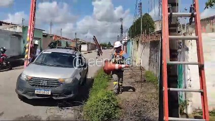 Chama em poste assusta moradores e deixa ruas sem energia, na Primavera, em Arapiraca