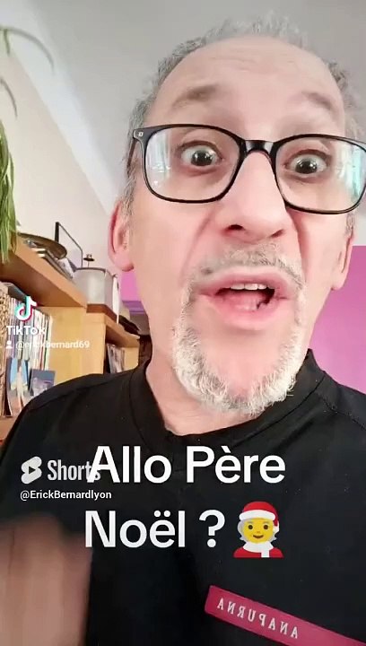 Les 7 nains de Blanche Neige appellent le Père Noêl