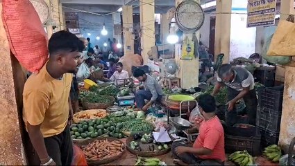 বর্ষা এলেও নেই বৃষ্টি! তীব্র গরমের জেরে অগ্নিমূল্য সবজি বাজার, মাথায় হাত মধ্যবিত্তের