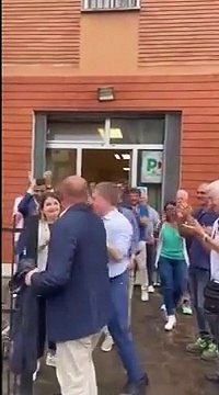 Casalecchio di Reno, il Pd intona «Bella Ciao» per festeggiare la vittoria di Matteo Ruggeri