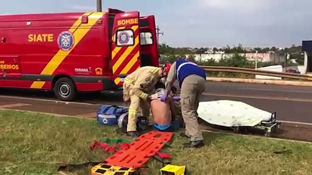 Colisão entre dois carros e moto deixa jovem ferido na BR-277