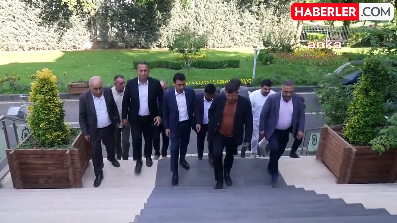 Diyarbakır Büyükşehir Belediyesi Eş Başkanları CHP heyetini ağırladı
