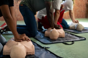 "Consiguieron revivirme al quinto intento": un joven crea una asociación para combatir la falta de conciencia y educación de las RCP