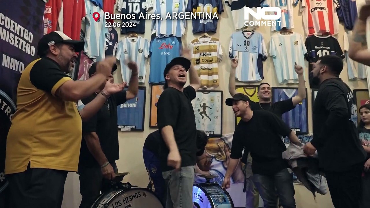 Zum Jubiläum der 'Hand Gottes': Argentinische Fußballfans feiern 'maradonianische Ostern'