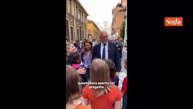 Gualtieri tra gli studenti durante la Notte Bianca delle scuole aperte