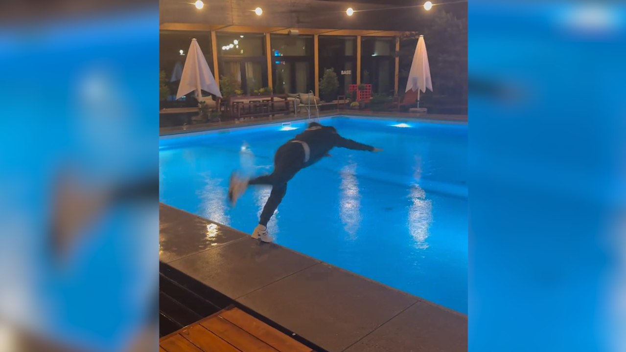 Erst Bonsai-Pflege, dann Köpfer in Klamotten: Kimmich sorgt für gute Stimmung