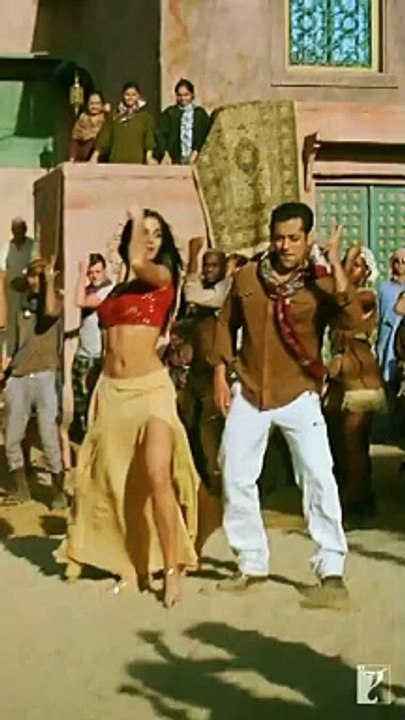 Funny entertainment video funny Chehra hai Mashallah  _ #mashallah #ekthatiger #salmankhan #katrinakaif #dance #yrfshorts