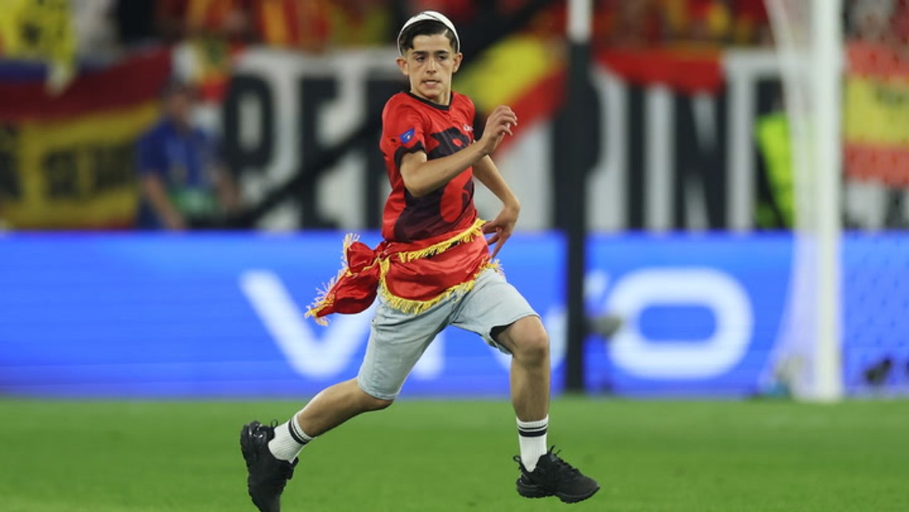 Young fan evades stewards after invading the pitch during Albania vs Spain