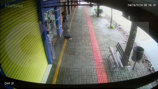 Câmera registra furto de caixa de som em loja na Avenida Carlos Gomes