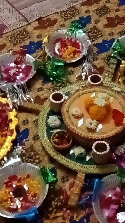Mehndi Hina decorating