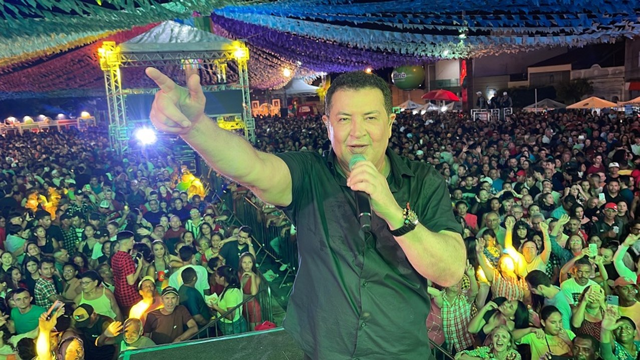 Beto Barbosa, ‘O Rei da Lambada’, lota o Xamegão e declara amor por Cajazeiras e pela Paraíba