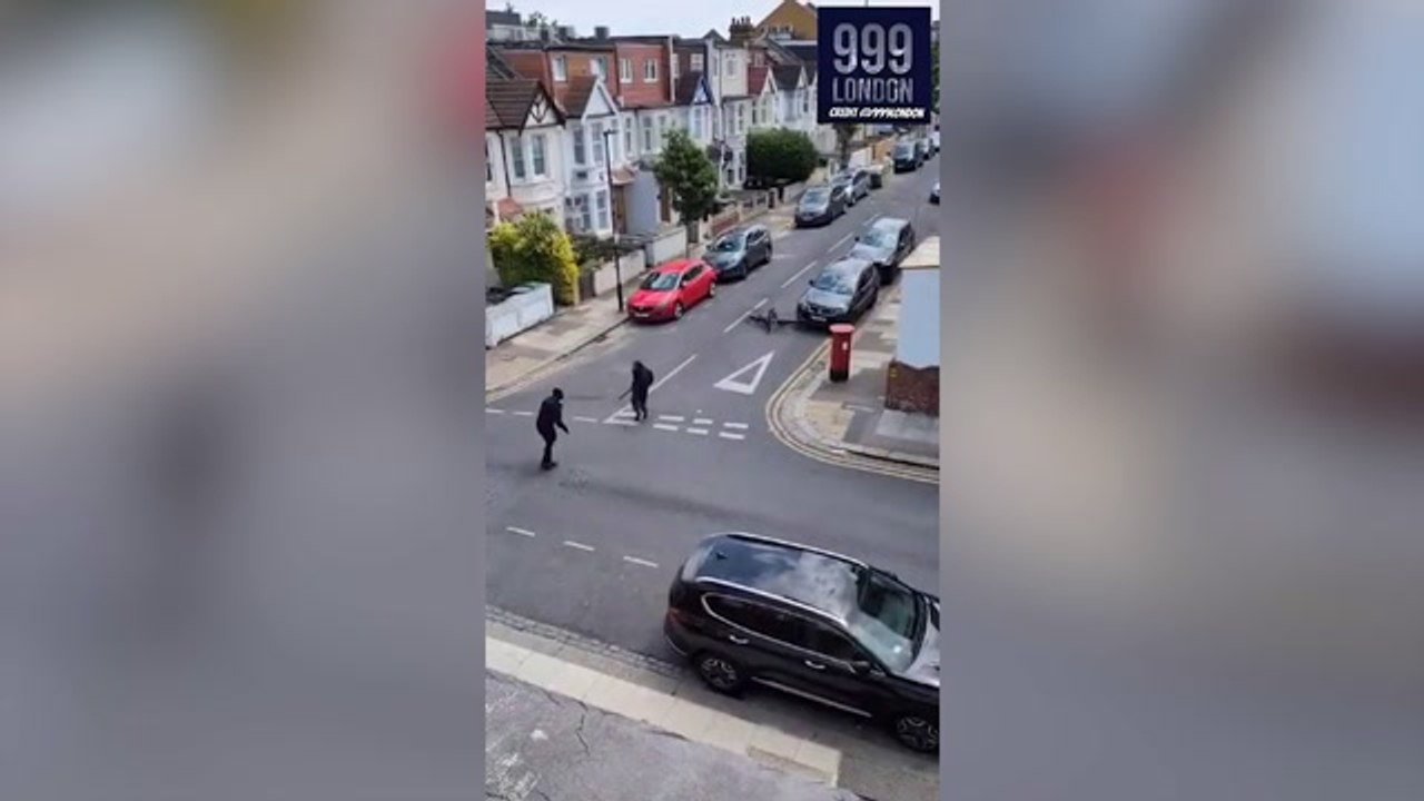 Two men seen fighting with Rambo knives on Cadoxton Avenue in Tottenham