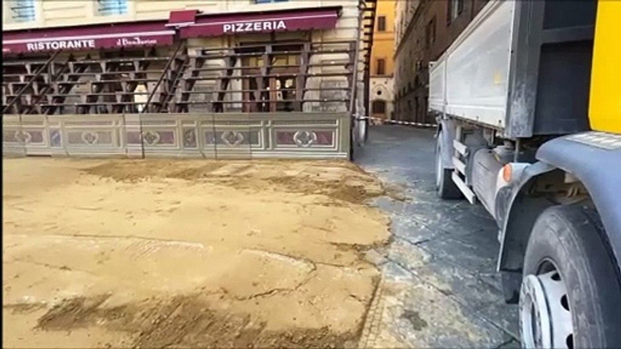Siena, il tufo in piazza del Campo