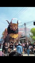 Detik-detik ogoh-ogoh terbakar Percikan Flare saat Karnaval