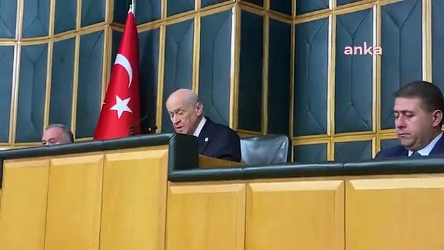 Grup toplantısına geç başlayan MHP Genel Başkanı Devlet Bahçeli, konuşmasını oturarak yapıyor