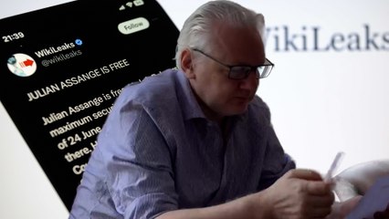 Les premières images de liberté de Julian Assange