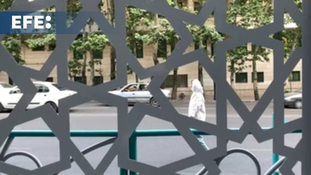 El velo y las hijas de los candidatos irrumpen en la campaña electoral iraní