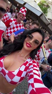 Euro 2024 : Ivana Knoll, la fan la plus sexy de la Croatie, fait monter la température