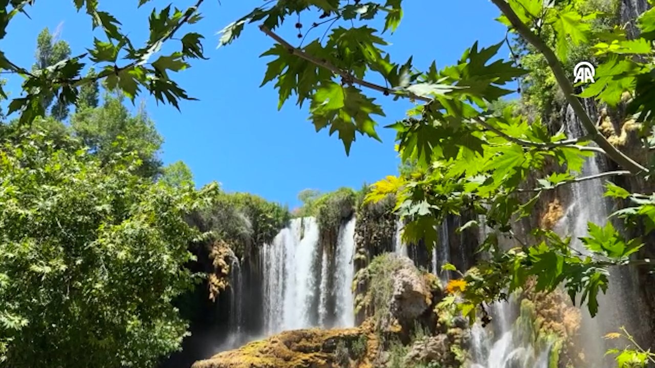 Doğa severlerin uğrak noktası Yer Köprü Şelalesi