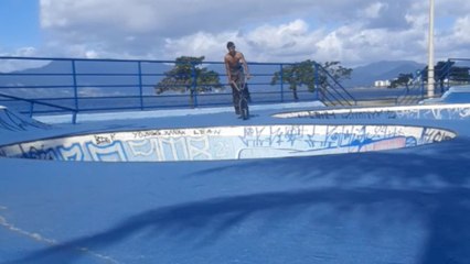 BMX rider overcomes the fall after failing the 540° trick attempt